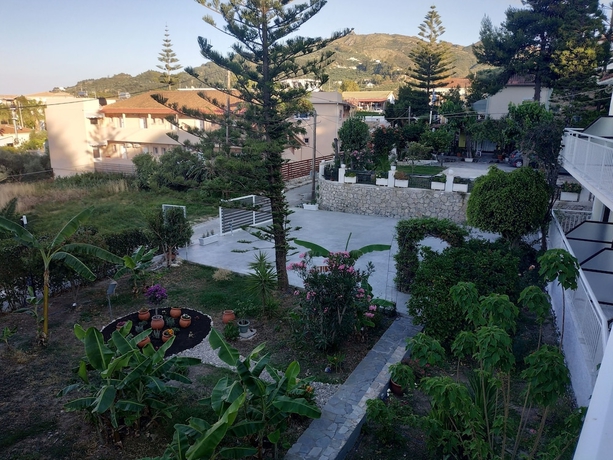 Imagen de la habitación del Hotel Theodora Studios. Foto 15