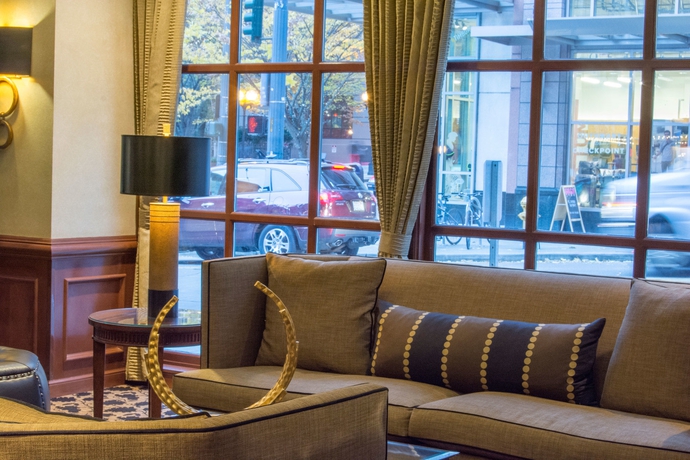 Imagen de los interiores del Hotel Theodore. Foto 14