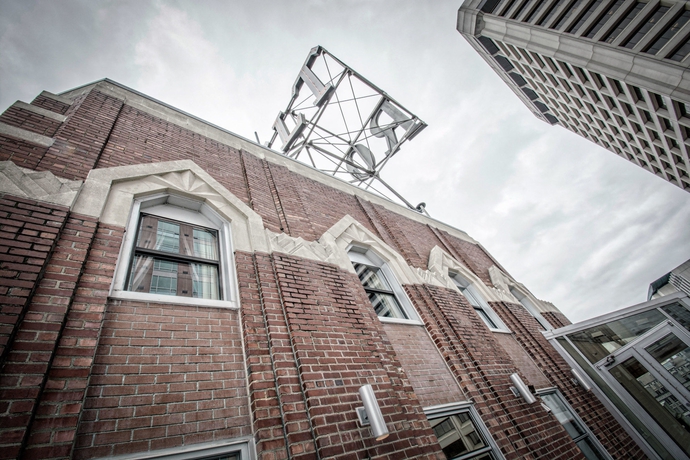 Imagen de los exteriores del Hotel Theodore. Foto 11