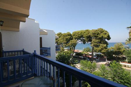 Imagen de los exteriores del Hotel Theodorou Beach. Foto 8