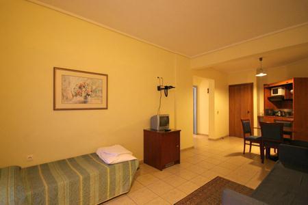 Imagen de la habitación del Hotel Theodorou Beach. Foto 3