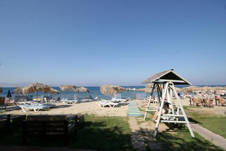 Imagen de los exteriores del Hotel Theodorou Beach. Foto 9