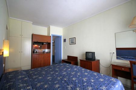 Imagen de la habitación del Hotel Theodorou Beach. Foto 4