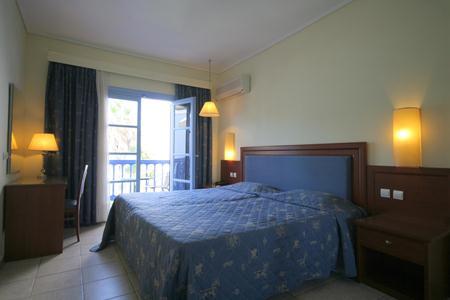Imagen de la habitación del Hotel Theodorou Beach. Foto 6