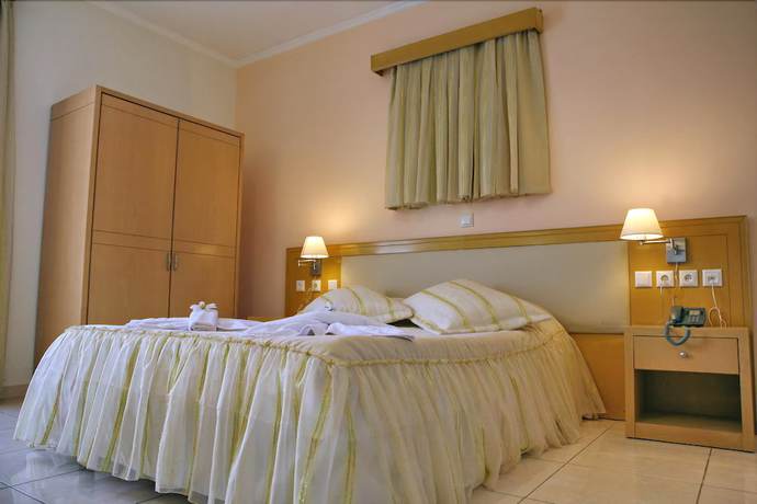 Imagen de la habitación del Hotel Theofilos Classic. Foto 6