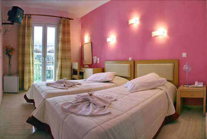 Imagen de la habitación del Hotel Theofilos Classic. Foto 7