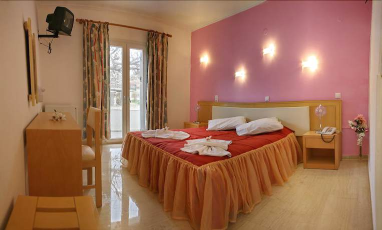 Imagen de la habitación del Hotel Theofilos Classic. Foto 8