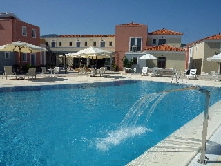 Imagen de la piscina del Hotel Theofilos Superior. Foto 6