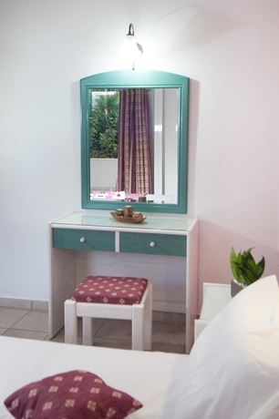 Imagen de la habitación del Hotel Theoni Apartments. Foto 15