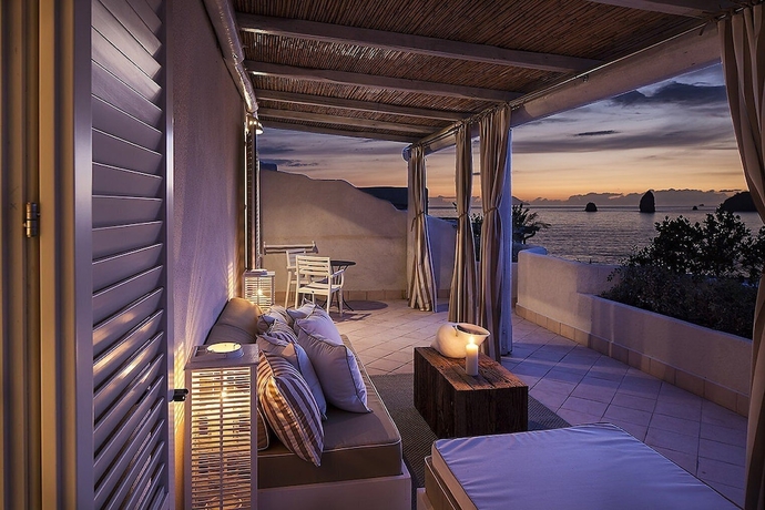 Imagen de la habitación del Hotel Therasia Resort Sea and Spa - The Leading Hotels Of The World. Foto 7