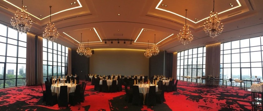 Imagen de los interiores del Hotel Thered. Foto 8