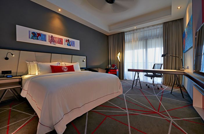 Imagen de la piscina del Hotel Thered. Foto 18