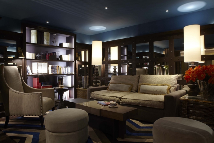 Imagen de los interiores del Hotel Therese. Foto 8