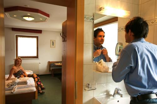 Imagen de la habitación del Hotel Theresia, Ramsau im Zillertal. Foto 16