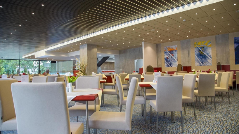 Imagen del bar/restaurante del Hotel Thermal. Foto 3