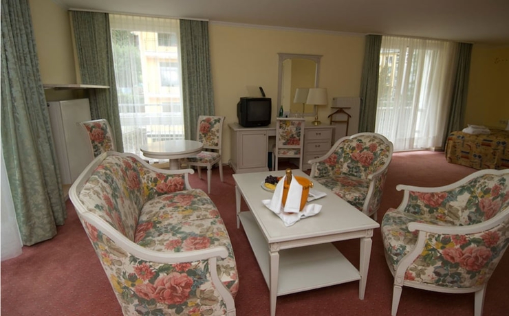 Imagen de la habitación del Hotel Thermal Resort Elisabethpark. Foto 3