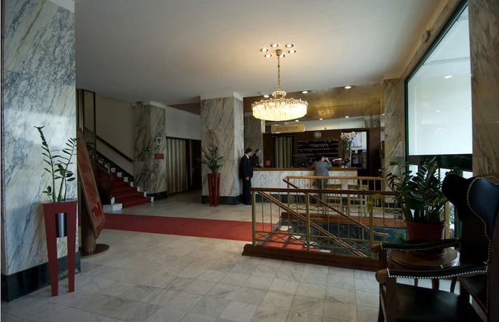 Imagen de los interiores del Hotel Thermal Resort Elisabethpark. Foto 19