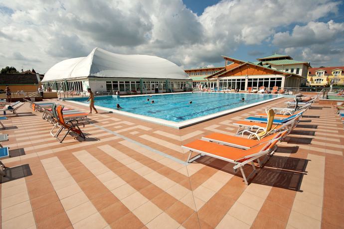 Imagen de la piscina del Hotel Thermal Superior. Foto 17