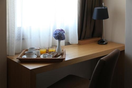 Imagen de la habitación del Hotel Theta. Foto 8