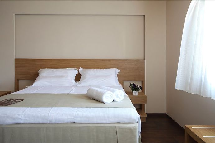 Imagen de la habitación del Hotel Theta. Foto 2