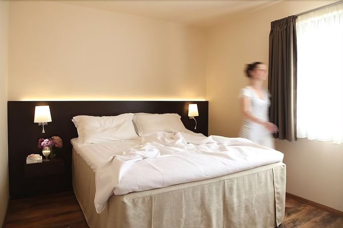 Imagen de la habitación del Hotel Theta. Foto 3