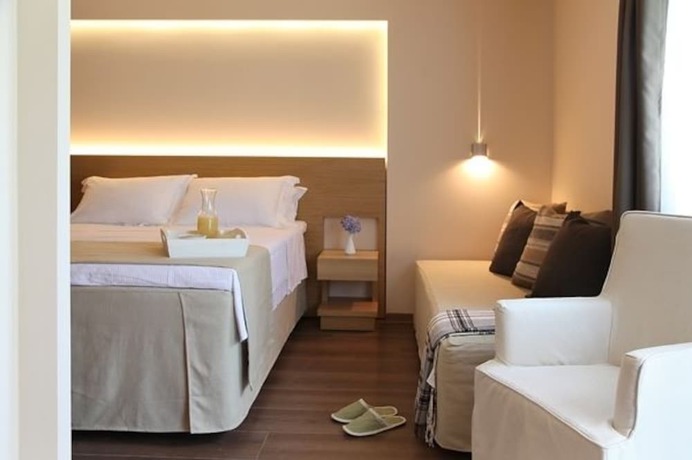 Imagen de la habitación del Hotel Theta. Foto 4