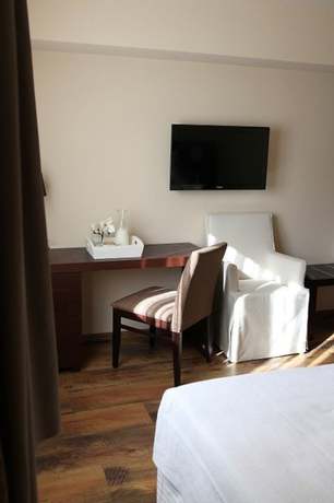 Imagen de la habitación del Hotel Theta. Foto 5