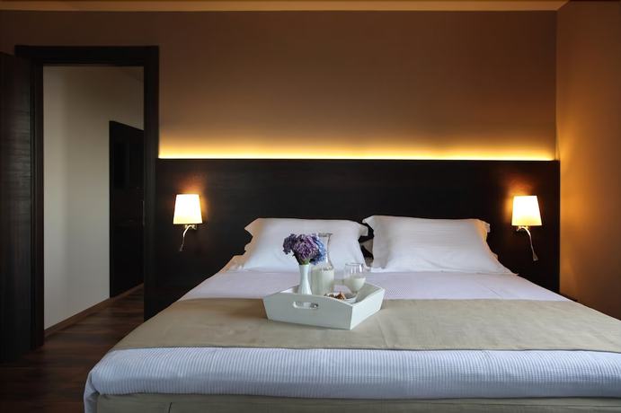 Imagen de la habitación del Hotel Theta. Foto 9
