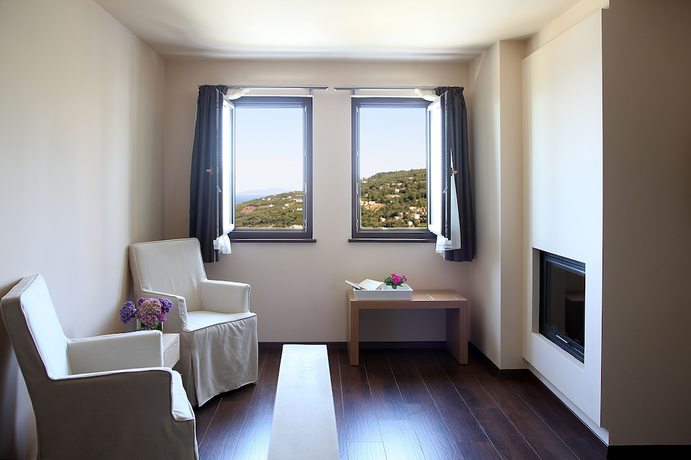 Imagen de la habitación del Hotel Theta. Foto 13