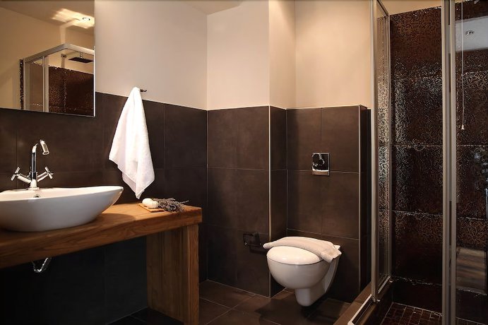 Imagen de la habitación del Hotel Theta. Foto 15