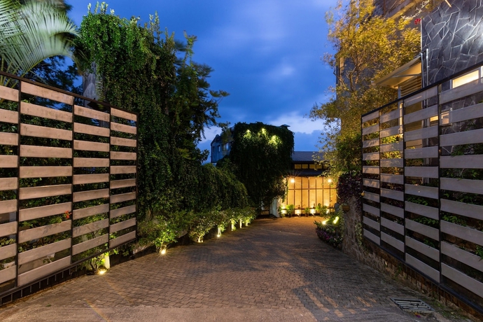 Imagen de los interiores del Hotel Theva Residency. Foto 16