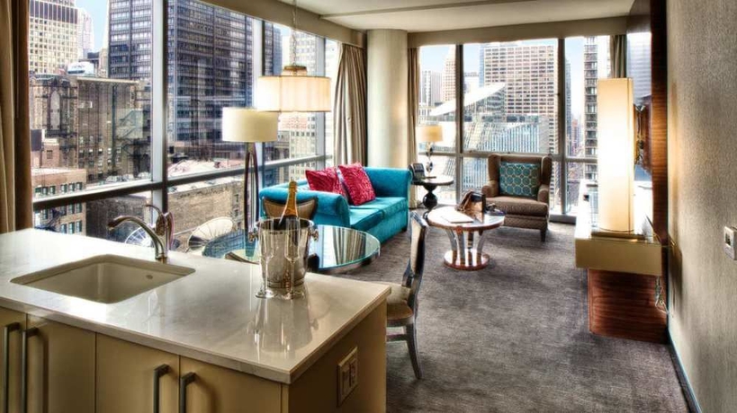 Imagen de los interiores del Hotel Thewit Chicago, A Hilton. Foto 7