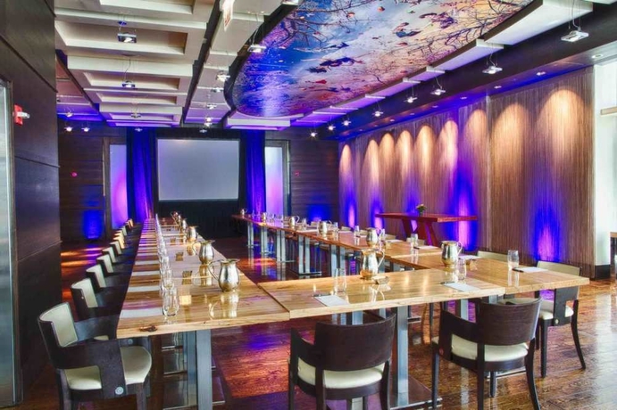 Imagen de los interiores del Hotel Thewit Chicago, A Hilton. Foto 12