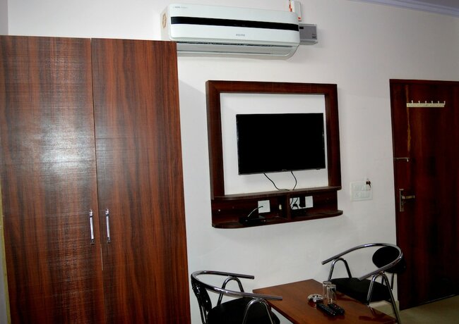 Imagen de la habitación del Hotel Thikana Palace. Foto 6