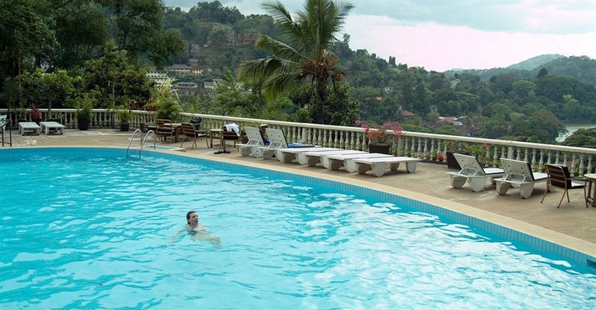 Imagen de la piscina del Hotel Thilanka. Foto 6