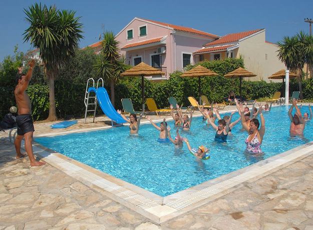 Imagen de la piscina del Hotel Thinalos Aparthotel. Foto 18