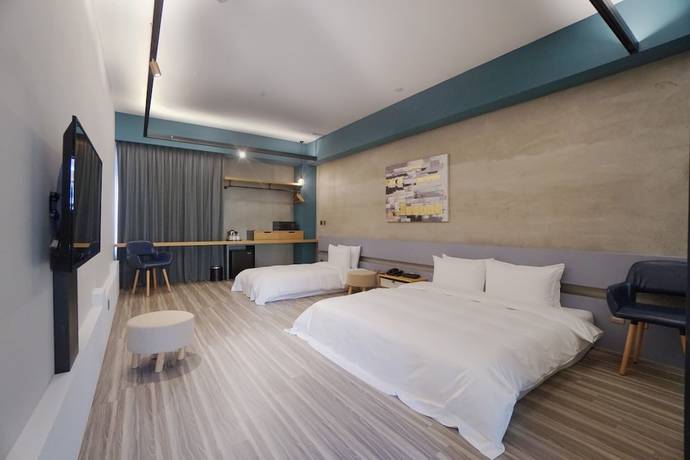 Imagen de la habitación del Hotel Thinker Hotel. Foto 9