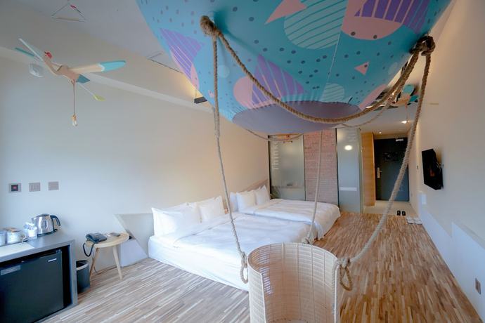 Imagen de la habitación del Hotel Thinker Hotel. Foto 14