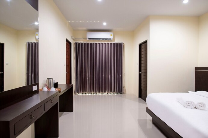 Imagen de la habitación del Hotel Thip Thip. Foto 34