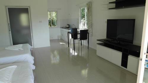 Imagen de la habitación del Hotel Thipburee Resort. Foto 6