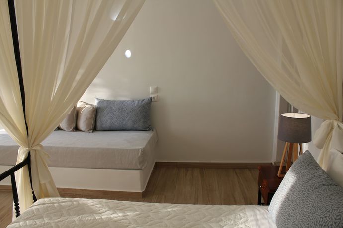 Imagen de la habitación del Hotel Thira. Foto 5