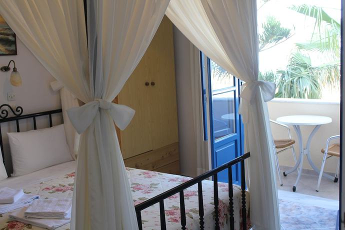 Imagen de la habitación del Hotel Thira. Foto 7