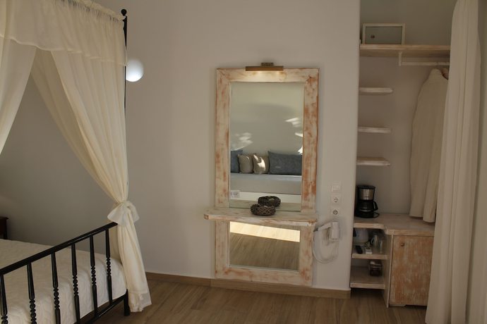 Imagen de la habitación del Hotel Thira. Foto 10
