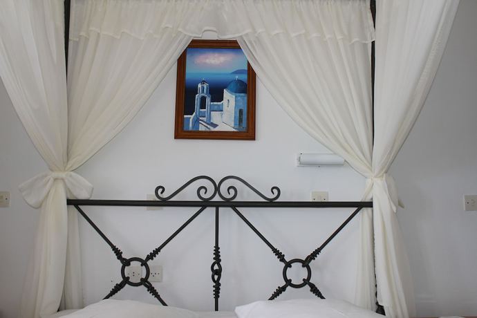 Imagen de la habitación del Hotel Thira. Foto 13