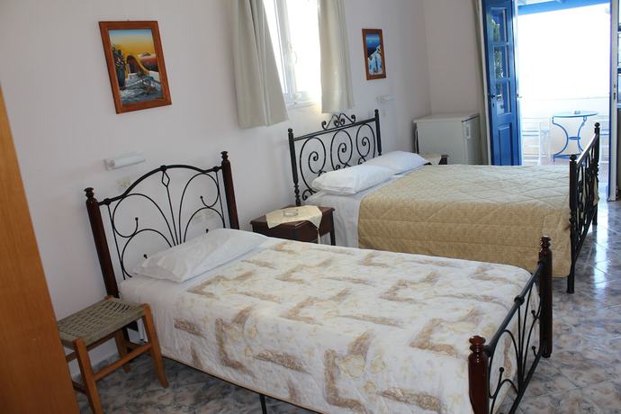 Imagen de la habitación del Hotel Thira. Foto 14