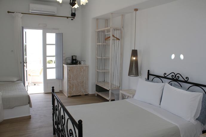 Imagen de la habitación del Hotel Thira. Foto 15