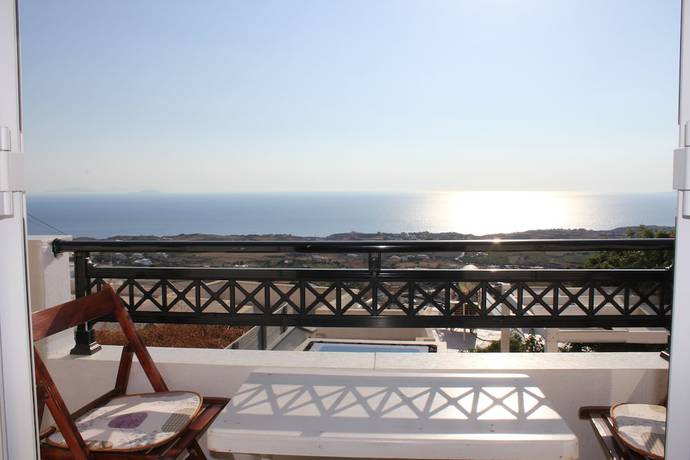 Imagen de la habitación del Hotel Thira. Foto 17