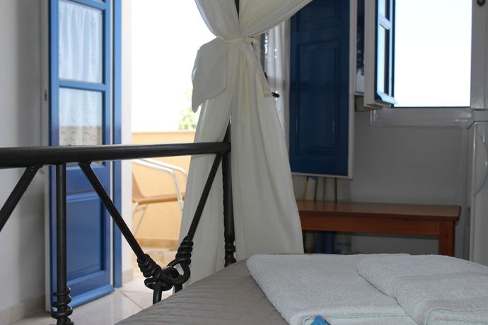 Imagen de la habitación del Hotel Thira. Foto 20