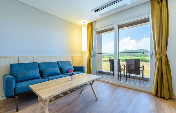Imagen de la habitación del Hotel Thira, Seongsan-eup. Foto 16