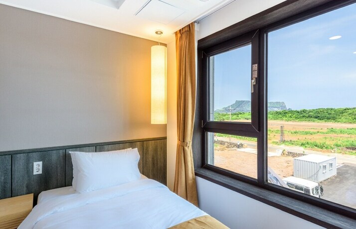 Imagen de la habitación del Hotel Thira, Seongsan-eup. Foto 20